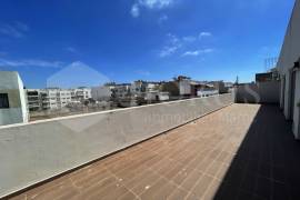 Dernier étage avec terrasse à vendre à Val Fleury