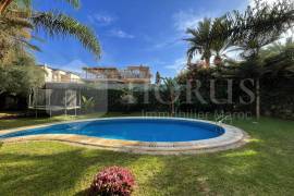 Villa avec jardin et piscine à louer, Sidi Maarouf